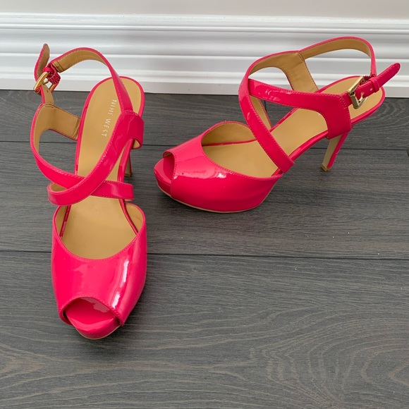 Fish is Platform Heels with Straps - Picture 2 of 4